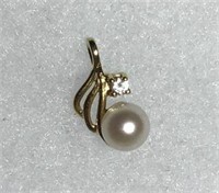 14kt Gold Pearl & Diamond Pendant