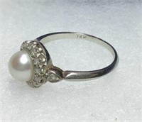 Pearl Heart Diamond Surrounds 14kt White Gold Ring