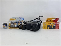 Asahi Pentax K1000 Camera w/ Lens