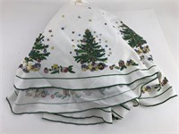 Vintage Oval Christmas Linen Tablecloth 82" x 62"