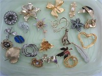 costume jewelry pin/brooch lot