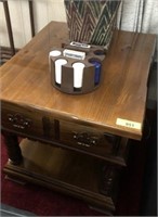BROYHILL END TABLE