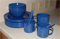 Lot of blue graniteware