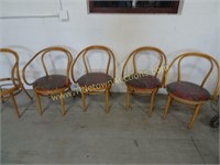 Set of 5 Vintage Chairs - Cool Retro Pattern -