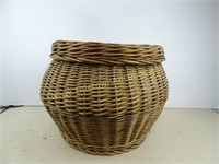Large Wicker Basket with Lid - 16x22