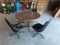 Round Dining Table & 4 Padded LeatherChairs