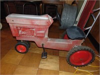 Vintage International pedal Tractor