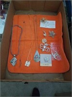 A VARIETY NECKLACES,  BROOCHES