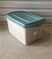 Rubbermaid Storage Box with Lid