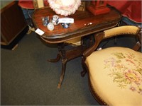 VINTAGE MAHOGANY SIDE TABLE