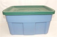 Rubbermaid Tote W/ Mismatched Lid