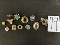 BROOCHES