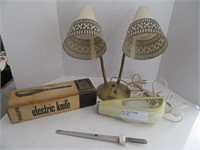 VINTAGE LAMP AND ELECTRIC CARVING KNIFE