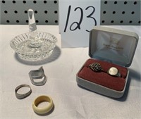 RINGS AND CRYSTAL RING HOLDER