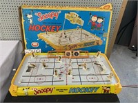 VINTAGE SNOOPY HOCKEY GAME