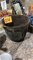 3 legged cast iron pot