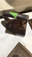 Cast iron iron with handle