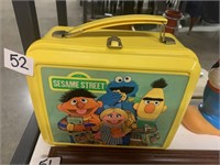 SESAME STREET LUNCHBOX AND THERMOS