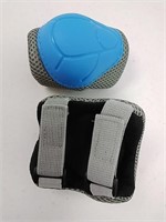 opened Kids knee pads, size not specified, 5x4