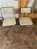 Set of 2 Cushioned Metal folding chairs, light gra