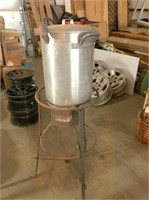 Fish cooker 30" tall w/ 16"x10" dia aluminum pot