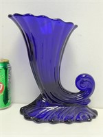 Vase en verre violet