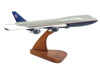 United Airlines Boeing 747-400 Model Plane