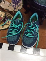 Ladies sketchers size 6