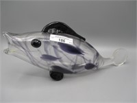 Fetty art glass fish as shown