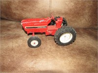 IH FARM TRACTOR TOY  FARMALL INTERNATIONAL