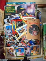SELCTION OF BASEBALL CARDS/SPORTS CARDS