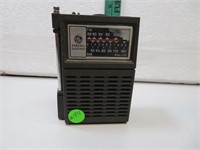 Vintage General Electric AM-FM Hand Radio