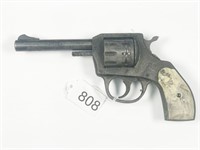 H&R 922 9-shot revolver, some pitting, 22LR,