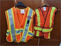 2x safety vests, one size fits-all, pre-owned.