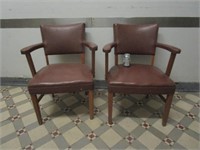 2 fauteuils en cuir et bois