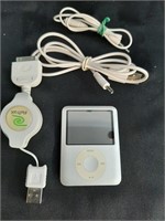 Apple 4gb iPod with Charger - tested working