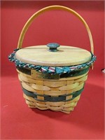 1994 Longaberger Christmas basket with wood lid
