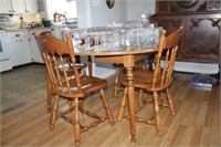 Ethan Allen Dining Room Table w/ 4 Chairs & 1