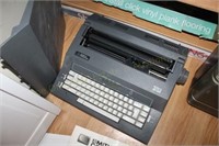 Smith Corona SD250 Electric Typewriter