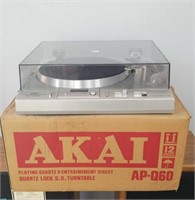 AKAI AP-Q60 TURNTABLE