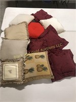 Large bag of 11 fancy throw pillows
