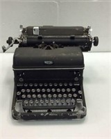 Vintage Royal Typewriter R7D