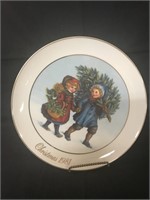 1981 Avon. Collector Christmas Plate. 9” Diameter