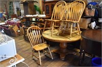 Primitive Round Table w/5 Chairs
