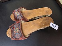 CARVED WOODEN WEDGE SHOES