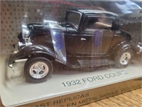 NEW 1932 Black Ford Coupe 1:24 Scale Die Case Car
