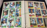 Sports cards - 1981 Topps baseball cards in a