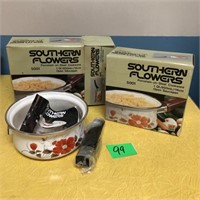 2x Vintage Southern Flowers Saucepans