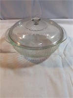 Pyrex casserole dish with lid