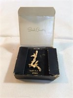 Sarah Coventry brooch pin in original box